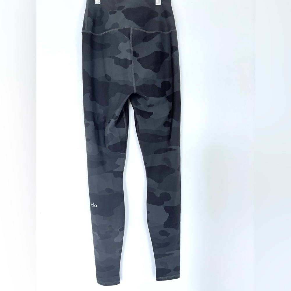 Alo Yoga Black Camo Vapor Leggings - Picture 4 of 9